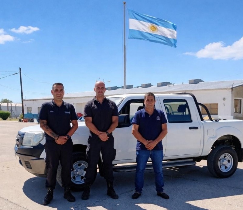 Internos del SPB repararon una camioneta del Municipio